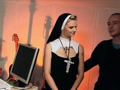 Die beiden geilen Nonnen beim Viererfick