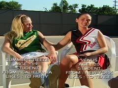 Cheerleadergirls beim lesbischen Casting